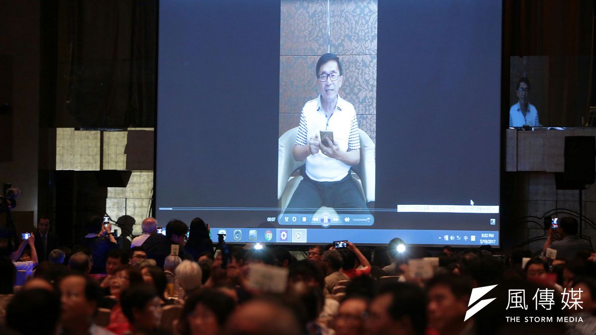 前總統陳水扁出席凱達格蘭基金會餐會,預先錄好要講的話,於會場播放,避免違反中監的「五不」規定。(顏麟宇攝) 前總統陳水扁出席凱達格蘭基金會餐會,預先錄好要講的話,於會場播放,避免違反中監的「五不」規定。(顏麟宇攝)