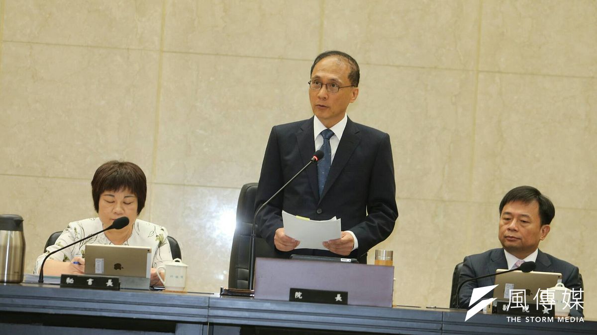 行政院26日舉行林全內閣上任後的首次院會,左起行政院秘書長陳美伶、院長林全、副院長林錫耀。(陳明仁攝) 行政院26日舉行林全內閣上任後的首次院會,左起行政院秘書長陳美伶、院長林全、副院長林錫耀。(陳明仁攝)