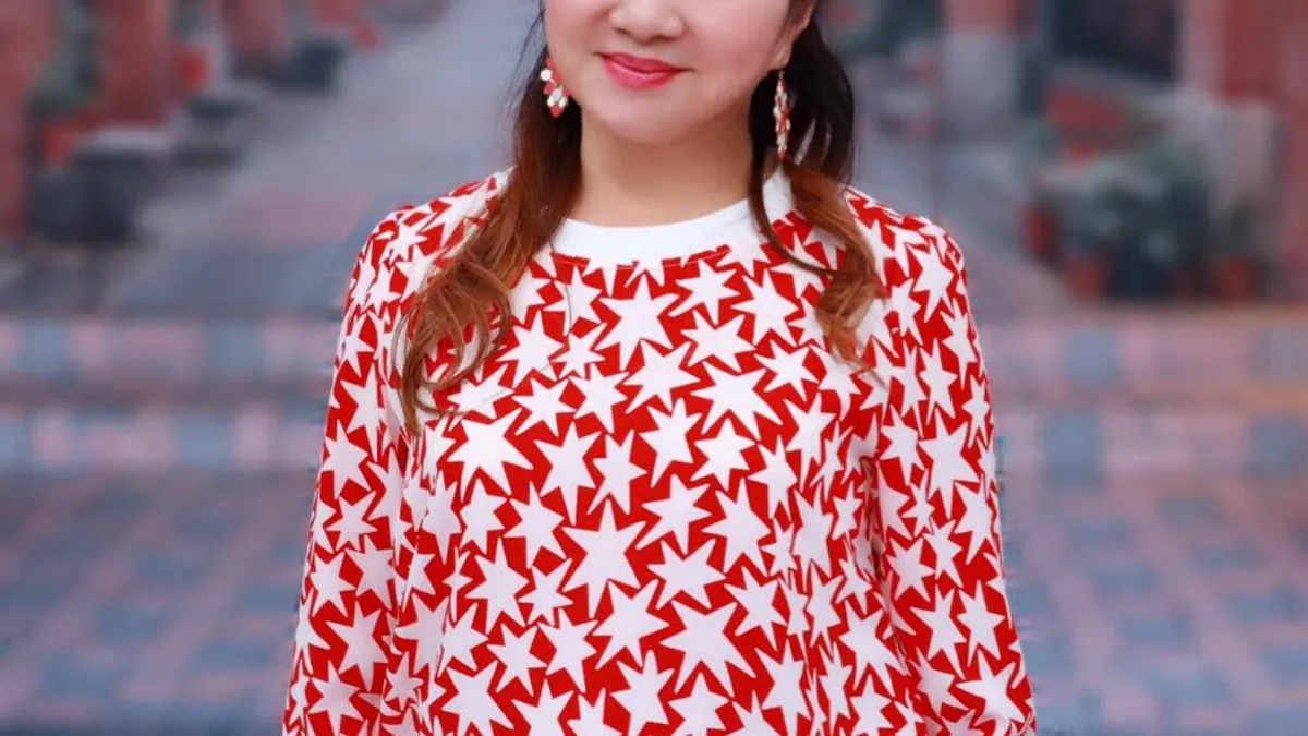 藝人白冰冰擔任觀光代言,高雄市觀光局長潘恆旭認為,白冰冰在五十歲以上的族群很受歡迎。(資料照,取自白冰冰臉書) 藝人白冰冰擔任觀光代言,高雄市觀光局長潘恆旭認為,白冰冰在五十歲以上的族群很受歡迎。(資料照,取自白冰冰臉書)