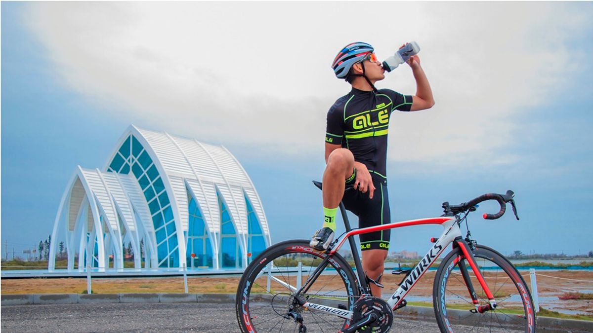 跟著達人到西濱透過自行車或慢跑感受美景。(攝/陳韻如) 跟著達人到西濱透過自行車或慢跑感受美景。(攝/陳韻如)
