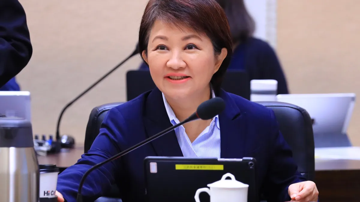 台中市長盧秀燕14日出席行政院會,再次力爭台中火力發電廠四號機組應予以除役,展現改善空污的決心。(台中市政府提供)