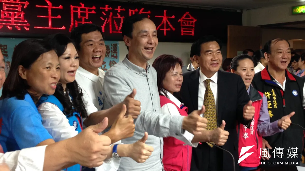 國民黨總統參選人朱立倫到台南,並拜訪國民黨籍的台南市議會議長李全教(右三)。(羅暐智攝)