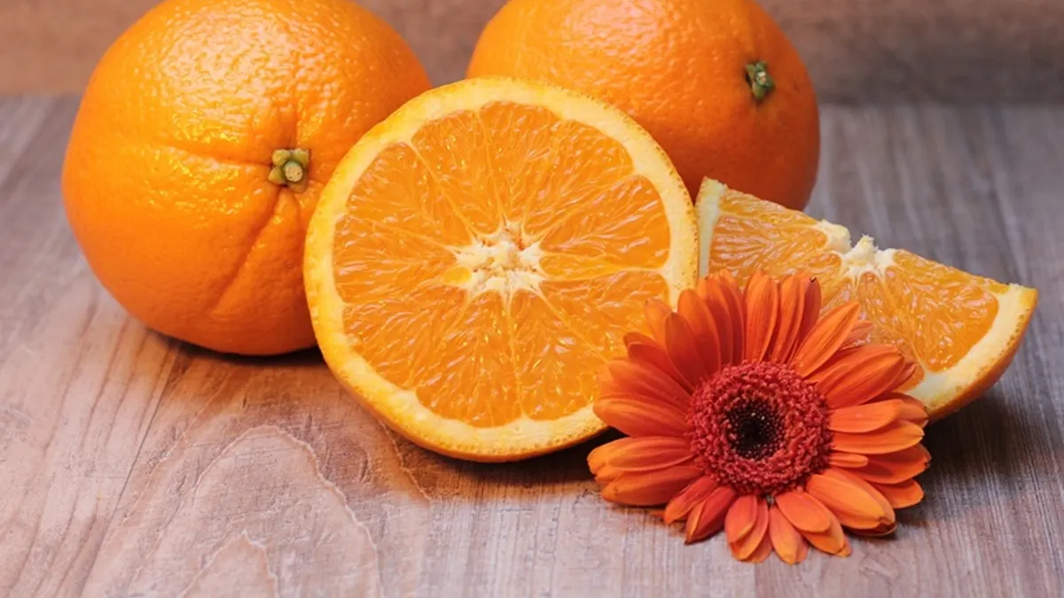 柳丁的產季位於每年11月至隔年1月,不論果皮、果肉、籽都可以吃,而且有豐富維他命C、膳食纖維。(示意圖/取自pixabay) 柳丁的產季位於每年11月至隔年1月,不論果皮、果肉、籽都可以吃,而且有豐富維他命C、膳食纖維。(示意圖/取自pixabay)