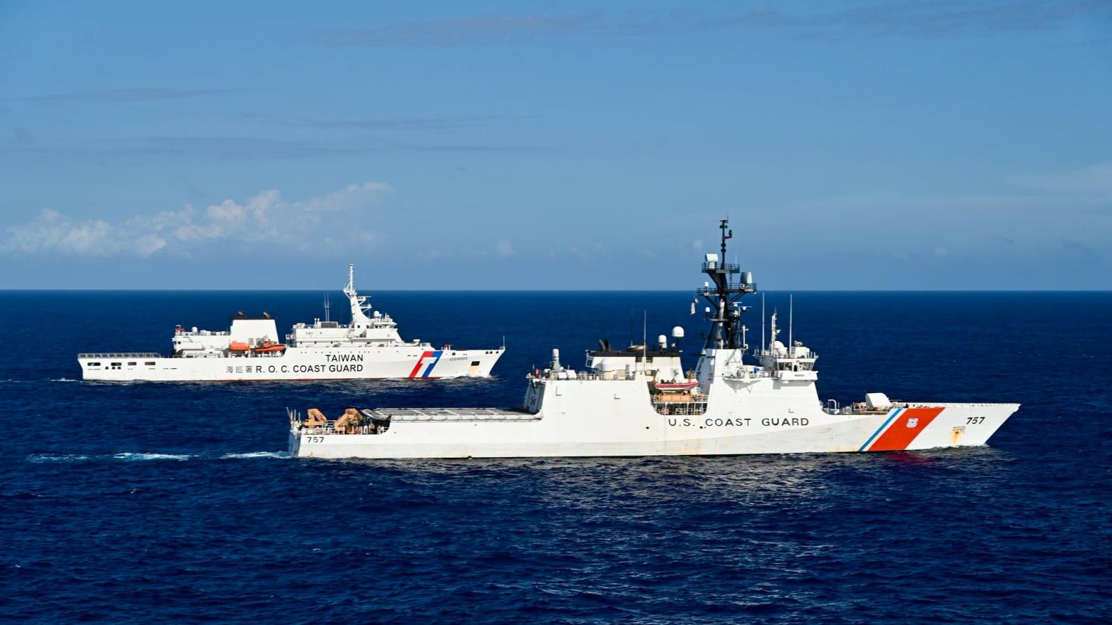 共艦撞毀自家海警船,逼出美國亞太新戰略?一張AIT破萬讚合照背後:華府對中國灰色行動政策大轉彎