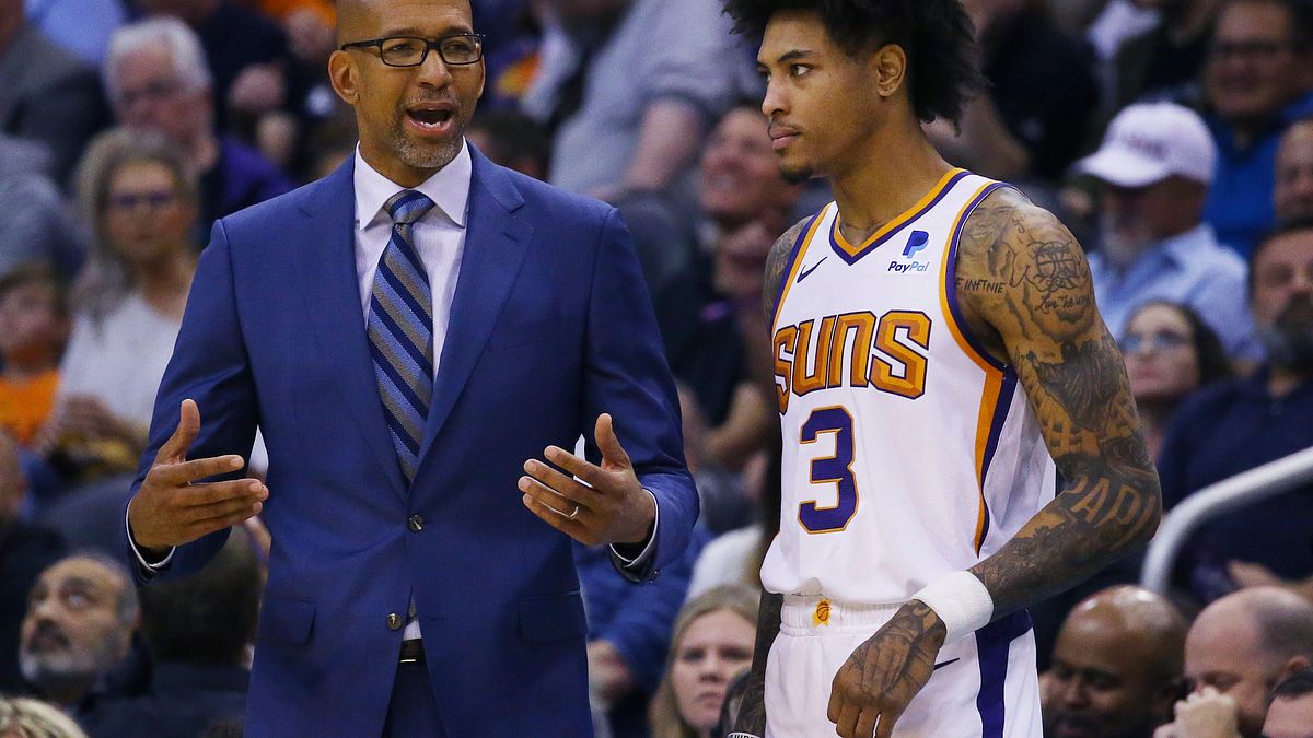 本季開始執掌兵符的太陽教頭威廉斯已經獲得球員信賴,也成為本季太陽能夠破繭而出的關鍵。 (美聯社) 本季開始執掌兵符的太陽教頭威廉斯已經獲得球員信賴,也成為本季太陽能夠破繭而出的關鍵。 (美聯社)