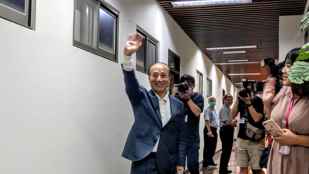 前立法院長王金平(見圖)3日上午現身立院鎮江會館,表示在高雄市長韓國瑜罷免案投票日當天「在中部有既定行程」。(潘維庭攝) 前立法院長王金平(見圖)3日上午現身立院鎮江會館,表示在高雄市長韓國瑜罷免案投票日當天「在中部有既定行程」。(潘維庭攝)