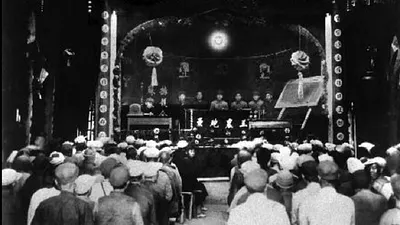 1931年十月革命節,江西瑞金葉坪村「中華蘇維埃共和國」的「開國」典禮。(維基百科)