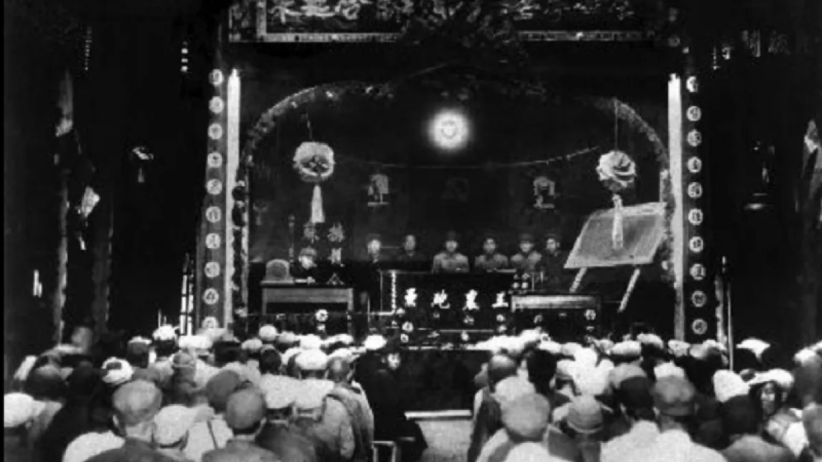 1931年十月革命節,江西瑞金葉坪村「中華蘇維埃共和國」的「開國」典禮。(維基百科)