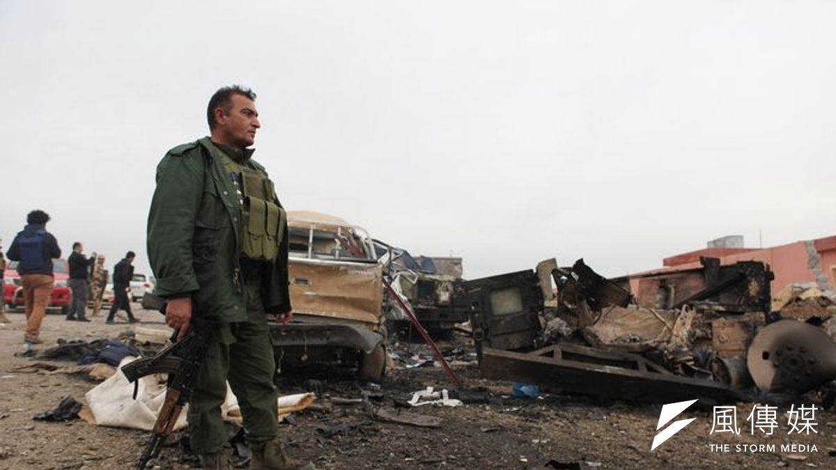 庫德族自由鬥士17日攻克辛賈爾山,救出受困近4個月的亞茲迪教派信徒。(美聯社) 庫德族自由鬥士17日攻克辛賈爾山,救出受困近4個月的亞茲迪教派信徒。(美聯社)