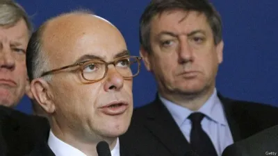 法國內政部長卡茲納夫(Bernard Cazeneuve)說,這個系統將成為「反恐行動中不可或缺的」一部分。他還說,這一協議的達成是「真正的突破」。(BBC中文網) 法國內政部長卡茲納夫(Bernard Cazeneuve)說,這個系統將成為「反恐行動中不可或缺的」一部分。他還說,這一協議的達成是「真正的突破」。(BBC中文網)