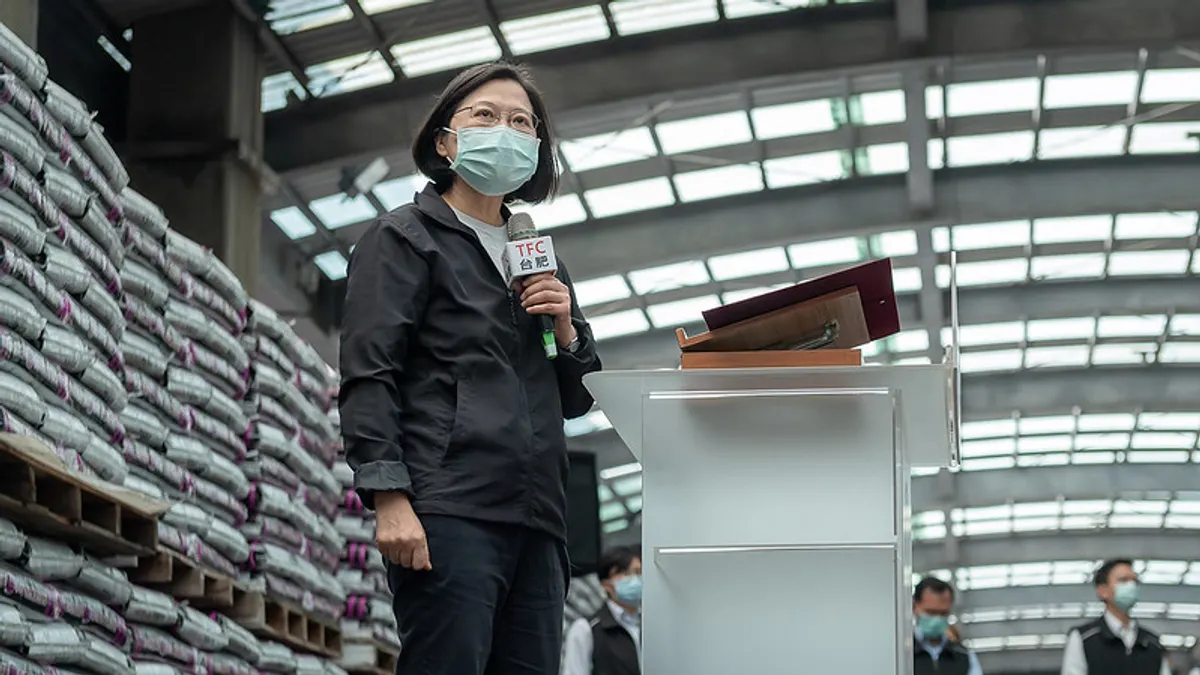 總統蔡英文(見圖)今(10)日向農民保證,肥料一定會有足夠的供貨,希望農民不要囤積。(資料照, 總統府提供)
