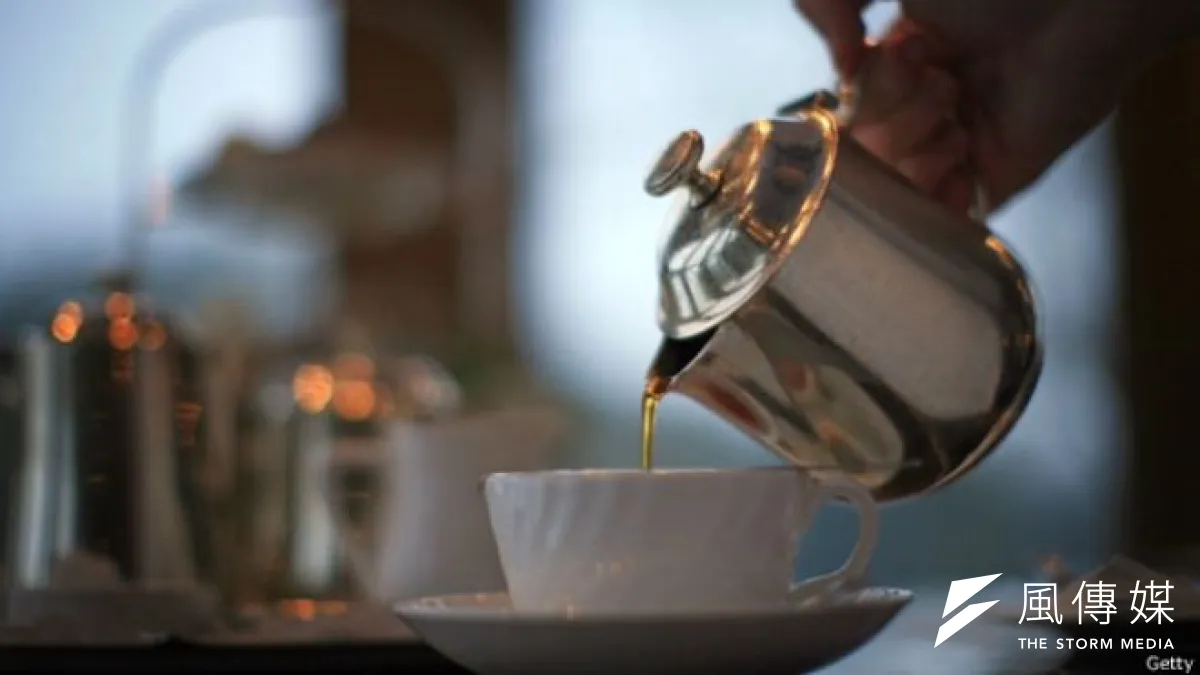 英國人據說每天喝1億6千5百萬杯茶。(BBC中文網)