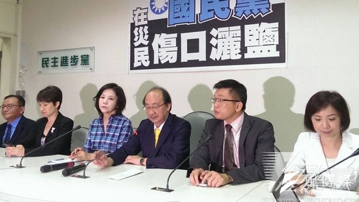 民進黨團上午舉行記者會,批馬政府在高雄大氣爆傷口灑鹽。(顏振凱攝) 民進黨團上午舉行記者會,批馬政府在高雄大氣爆傷口灑鹽。(顏振凱攝)