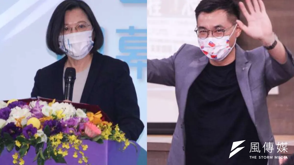 面對8月的公投大戰,民進黨內對於是否提出對案「正面對決」仍在拉鋸;國民黨內緊盯綠營動向,評估若民進黨提出對案,反而會為公投案增添柴火。圖為民進黨主席蔡英文(左起)、國民黨主席江啟臣。(資料照,蔡親傑攝/照片合成:風傳媒)