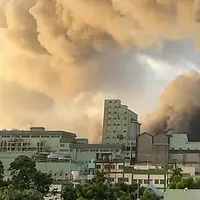 台湾セメント子会社の台湾三元能源科技が高雄市小港区に所有するバッテリー工場で、今年7月14日午前5時10分に火災が発生。(写真/Facebook/爆料公社より) 台湾セメント子会社の台湾三元能源科技が高雄市小港区に所有するバッテリー工場で、今年7月14日午前5時10分に火災が発生。(写真/Facebook/爆料公社より)