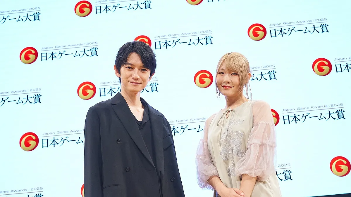 ハラミちゃんが迫力ある演奏で会場を盛り上げ、本郷奏多さんは大賞受賞作『メタファー:リファンタジオ』について「最後まで夢中でプレイした」と称賛した。(写真/日本ゲーム大賞2025 PR事務局提供) ハラミちゃんが迫力ある演奏で会場を盛り上げ、本郷奏多さんは大賞受賞作『メタファー:リファンタジオ』について「最後まで夢中でプレイした」と称賛した。(写真/日本ゲーム大賞2025 PR事務局提供)