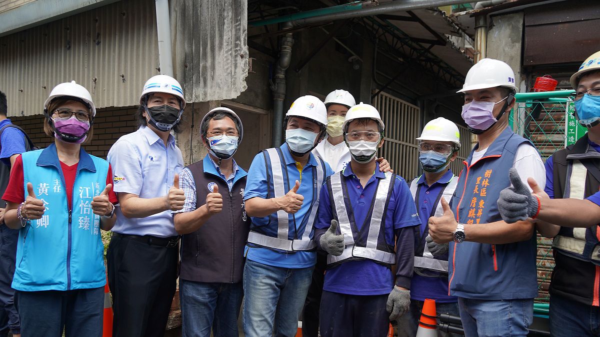 市長侯友宜感謝施工團隊辛勞。(圖/新北市水利局提供) 市長侯友宜感謝施工團隊辛勞。(圖/新北市水利局提供)