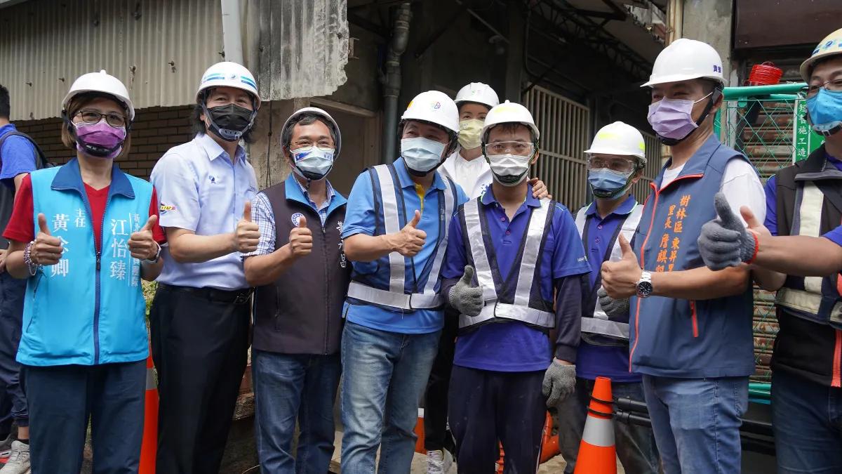 市長侯友宜感謝施工團隊辛勞。(圖/新北市水利局提供)