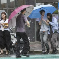 台湾中央大学大気科学系の呉徳栄兼任副教授は、2日から4日にかけて水蒸気量が増え、北部山地や北東部では雨脚が強まると指摘。5日から6日にかけては北東季節風が強まり、台湾北部で気温が大きく低下するとの見方を示している。(イメージ、中央社) 台湾中央大学大気科学系の呉徳栄兼任副教授は、2日から4日にかけて水蒸気量が増え、北部山地や北東部では雨脚が強まると指摘。5日から6日にかけては北東季節風が強まり、台湾北部で気温が大きく低下するとの見方を示している。(イメージ、中央社)