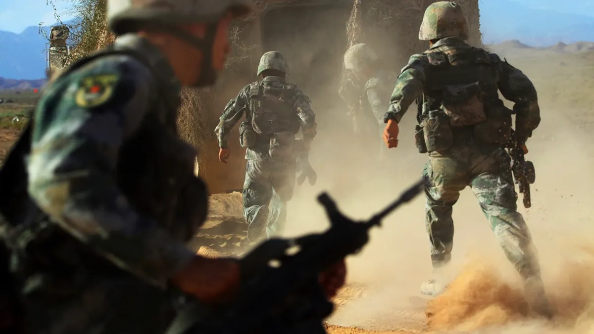 圍島軍演後,國台辦發布《臺灣問題與新時代中國統一事業》白皮書,對台灣人毫無吸引力。圖為進行快速登陸演練的解放軍。(中國軍網) 圍島軍演後,國台辦發布《臺灣問題與新時代中國統一事業》白皮書,對台灣人毫無吸引力。圖為進行快速登陸演練的解放軍。(中國軍網)