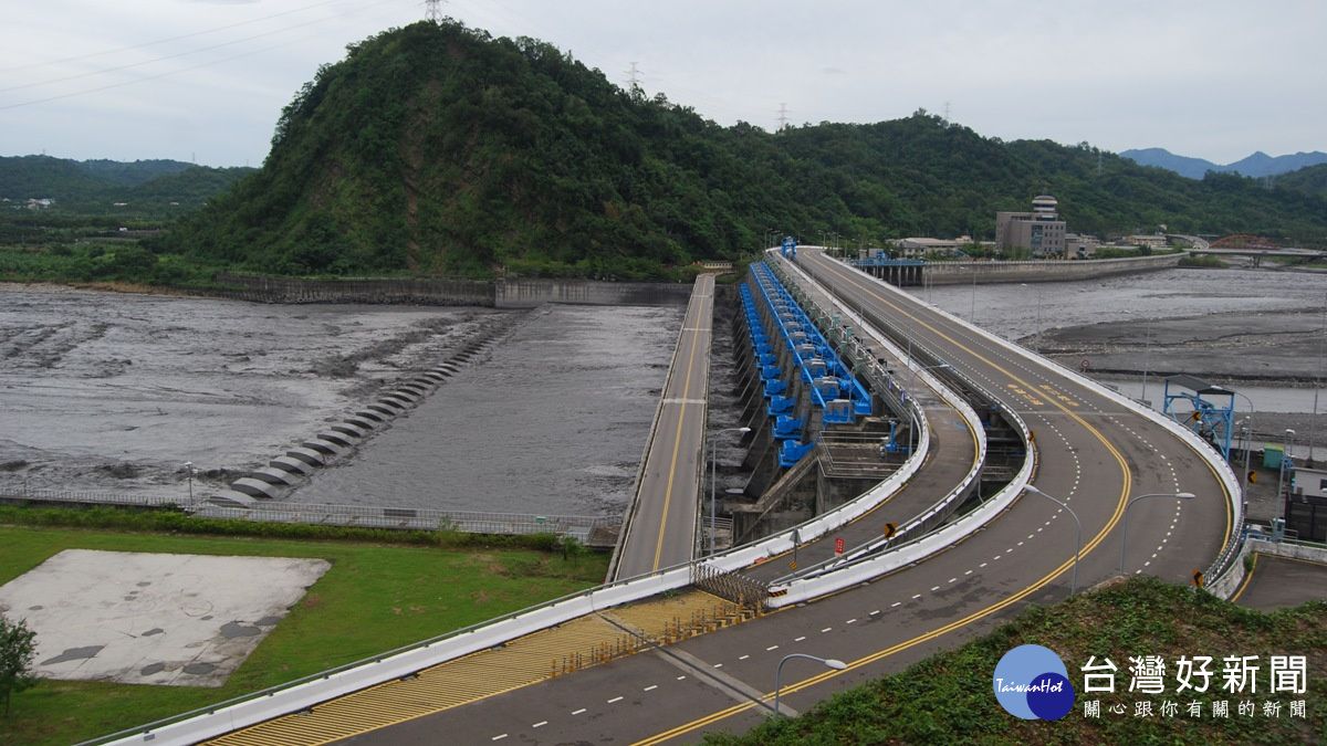 六輕用水 佔濁水溪集集攔河堰總水量5% 六輕用水 佔濁水溪集集攔河堰總水量5%