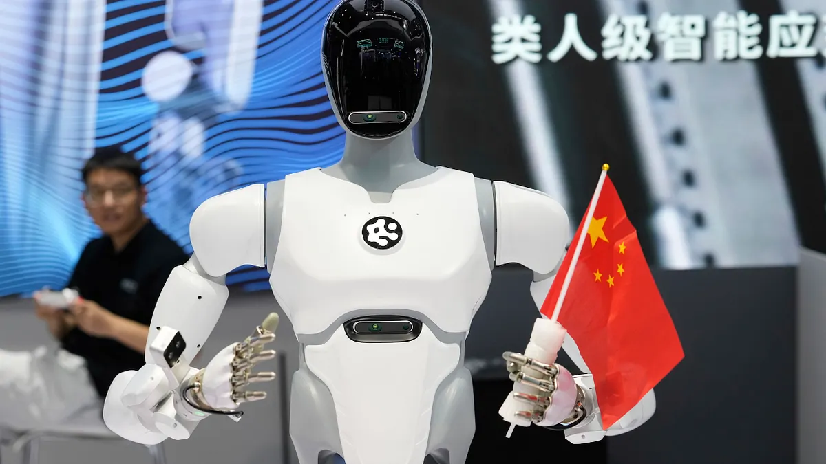 米中の貿易・技術摩擦が長期化するなか、米国による先端プロセス規制の結果、半導体産業は「二つの体系」が並走する構図を強めつつある。(写真/AP通信) 米中の貿易・技術摩擦が長期化するなか、米国による先端プロセス規制の結果、半導体産業は「二つの体系」が並走する構図を強めつつある。(写真/AP通信)