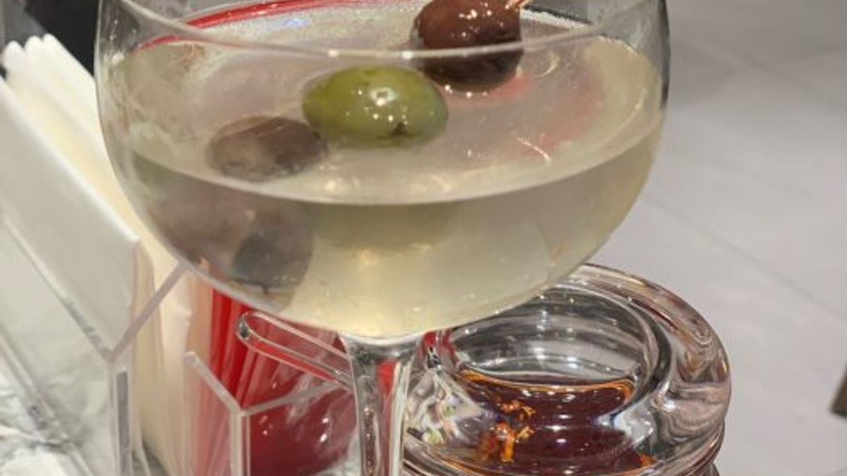 鼎泰豐北京三里屯店一改既定印象,用電音、吧台賣雞尾酒!(圖片來源:大眾點評) 鼎泰豐北京三里屯店一改既定印象,用電音、吧台賣雞尾酒!(圖片來源:大眾點評)