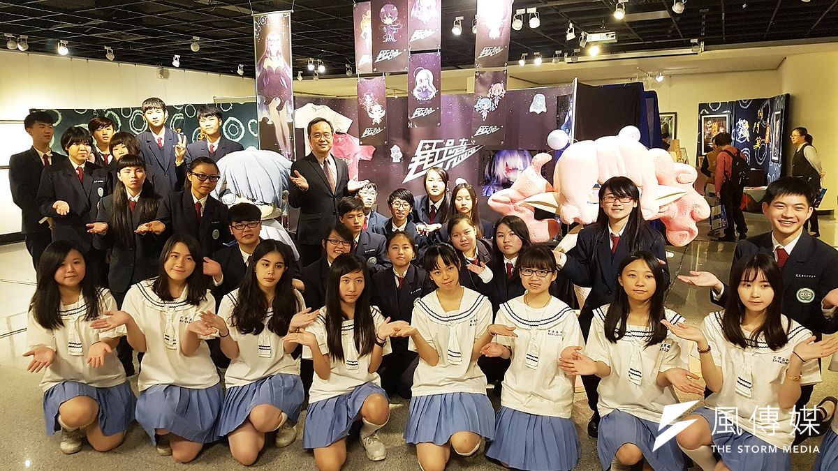 新竹市世界高中美工科即日起在竹市文化局展出「藝下如何」畢業美展。(圖/方詠騰攝) 新竹市世界高中美工科即日起在竹市文化局展出「藝下如何」畢業美展。(圖/方詠騰攝)
