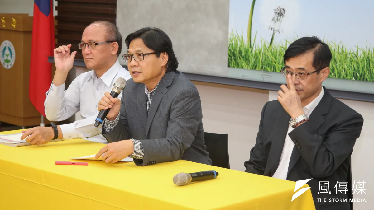 台大校長遴選案,教育部長葉俊榮(中)12日召開記者會,要求遴委會應召開會議,並至少回溯到1月5日開會結果,即從台大校務會議推薦之5名候選人(含管中閔)進行遴選。(資料照,陳明仁攝)