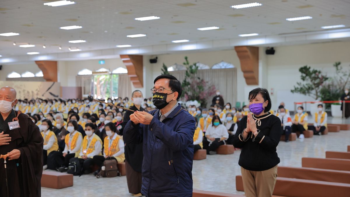 前總統陳水扁今(10)日到佛光山悼祭開山星雲大師圓寂,住持心保和尚、都監院院長慧傳法師陪同上香祭拜,他低調未受訪,前後停留約15分後離去。(圖/徐炳文攝) 前總統陳水扁今(10)日到佛光山悼祭開山星雲大師圓寂,住持心保和尚、都監院院長慧傳法師陪同上香祭拜,他低調未受訪,前後停留約15分後離去。(圖/徐炳文攝)