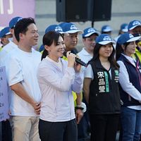 事件に関与し職務停止中の新竹市長・高虹安氏(中央)がリコール戦で反撃を目指す。(資料写真/民衆党提供) 事件に関与し職務停止中の新竹市長・高虹安氏(中央)がリコール戦で反撃を目指す。(資料写真/民衆党提供)