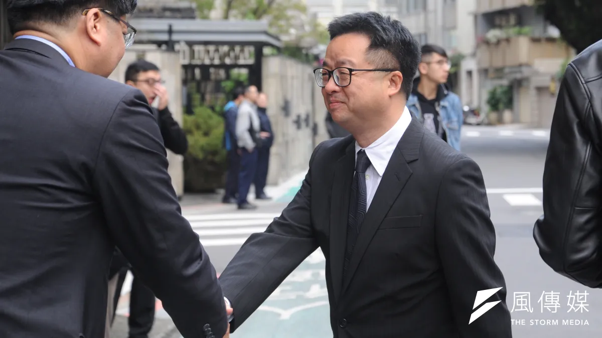 民進黨秘書長羅文嘉28日上午出席義光教會追思禮拜,呼籲民眾集中支持黨內台南立委補選候選人郭國文。(甘岱民攝)