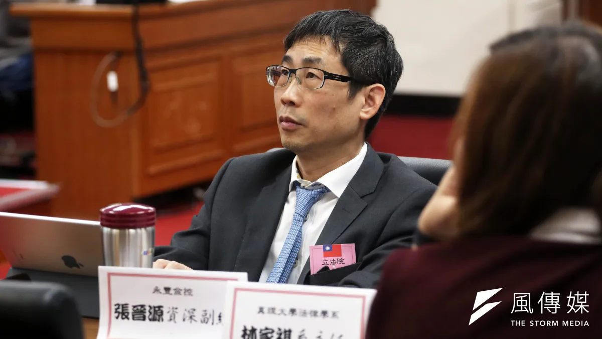 永豐銀行前總經理張晋源交還公司的三台筆記型電腦,均遭不明外力破壞,儲存資料已完全無法讀取、辨識。(蘇仲泓攝)