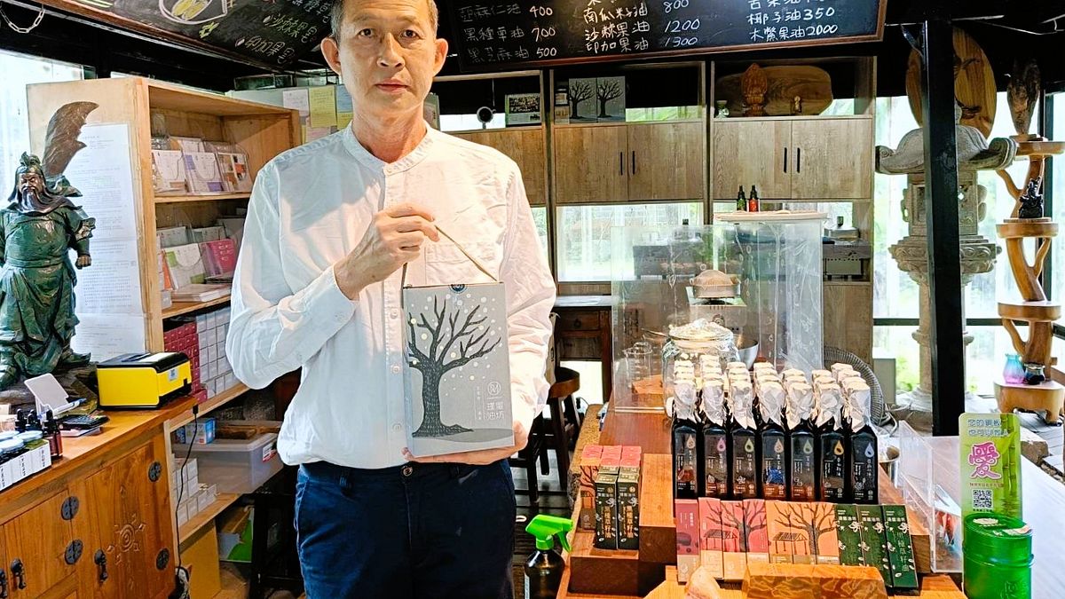 北分署輔導的微型創業店家,璞蜜油坊每日限量冷壓鮮榨亞麻仁油禮盒。(圖/勞動力發展署北分署提供) 北分署輔導的微型創業店家,璞蜜油坊每日限量冷壓鮮榨亞麻仁油禮盒。(圖/勞動力發展署北分署提供)