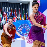 2025年IMF春季会合の休憩時間、ステージでダンサーがパフォーマンスを披露している。(写真/IMFのFacebookより) 2025年IMF春季会合の休憩時間、ステージでダンサーがパフォーマンスを披露している。(写真/IMFのFacebookより)