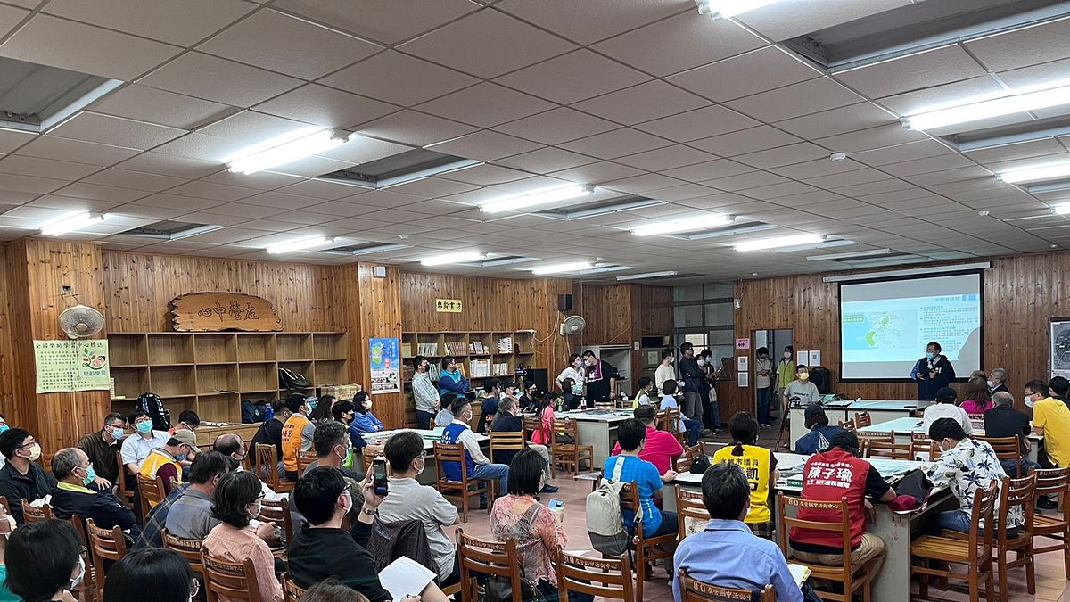 都發局舉辦市民交流座談會,邀集地方居民、專家學者、在地關注團體、青年族群、美國學校校長及民代等約70名市民共同參與。(圖/都發局提供) 都發局舉辦市民交流座談會,邀集地方居民、專家學者、在地關注團體、青年族群、美國學校校長及民代等約70名市民共同參與。(圖/都發局提供)