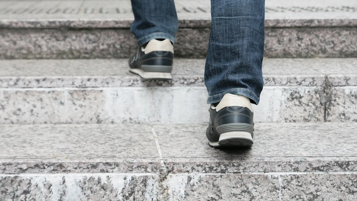 韓國人氣品牌「EPT(East Pacific Trade)」憑藉「走萬步也不累」的舒適度與簡約百搭的設計風格,在社群平台掀起討論,甚至被封為新一代「神鞋」。(示意圖/取自photo-ac)