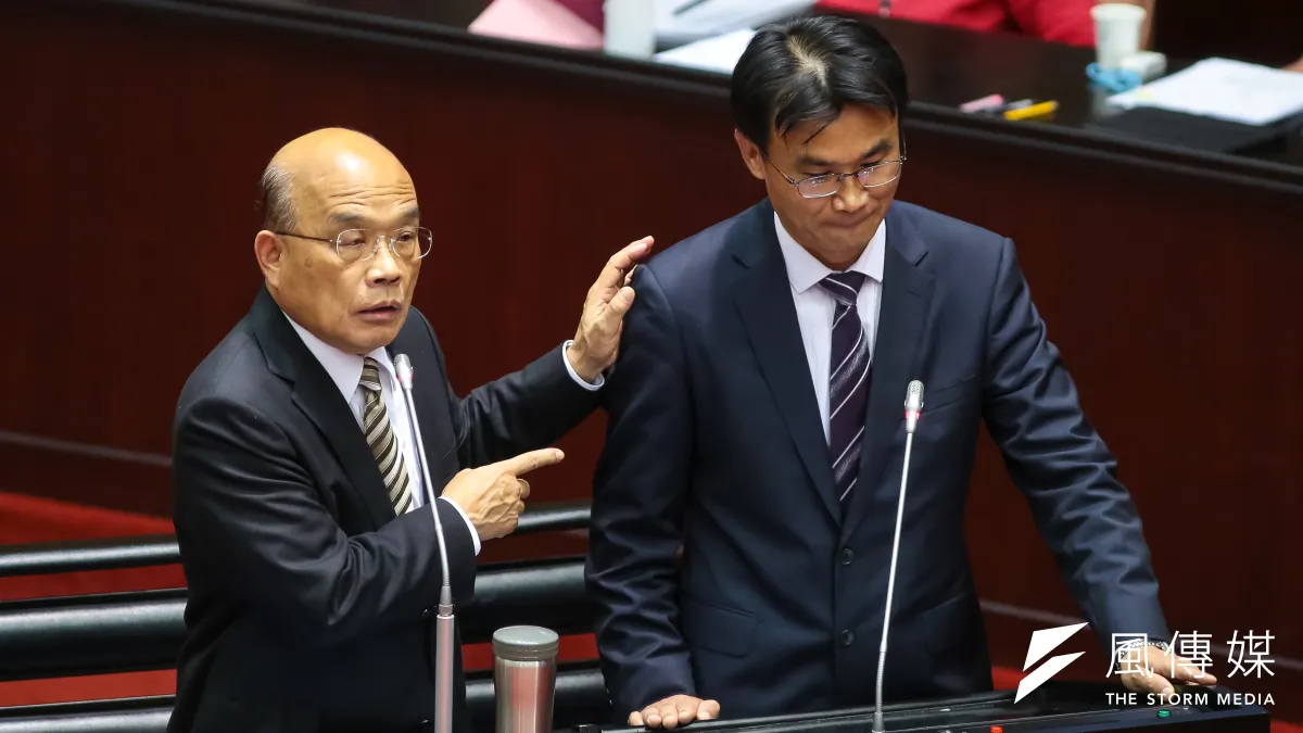 針對重啟自由經濟示範區議題,農委會主委陳吉仲(右)8日表示若以前總統馬英九時代為例,「對農業部門是傷害的」。(資料照,顏麟宇攝)