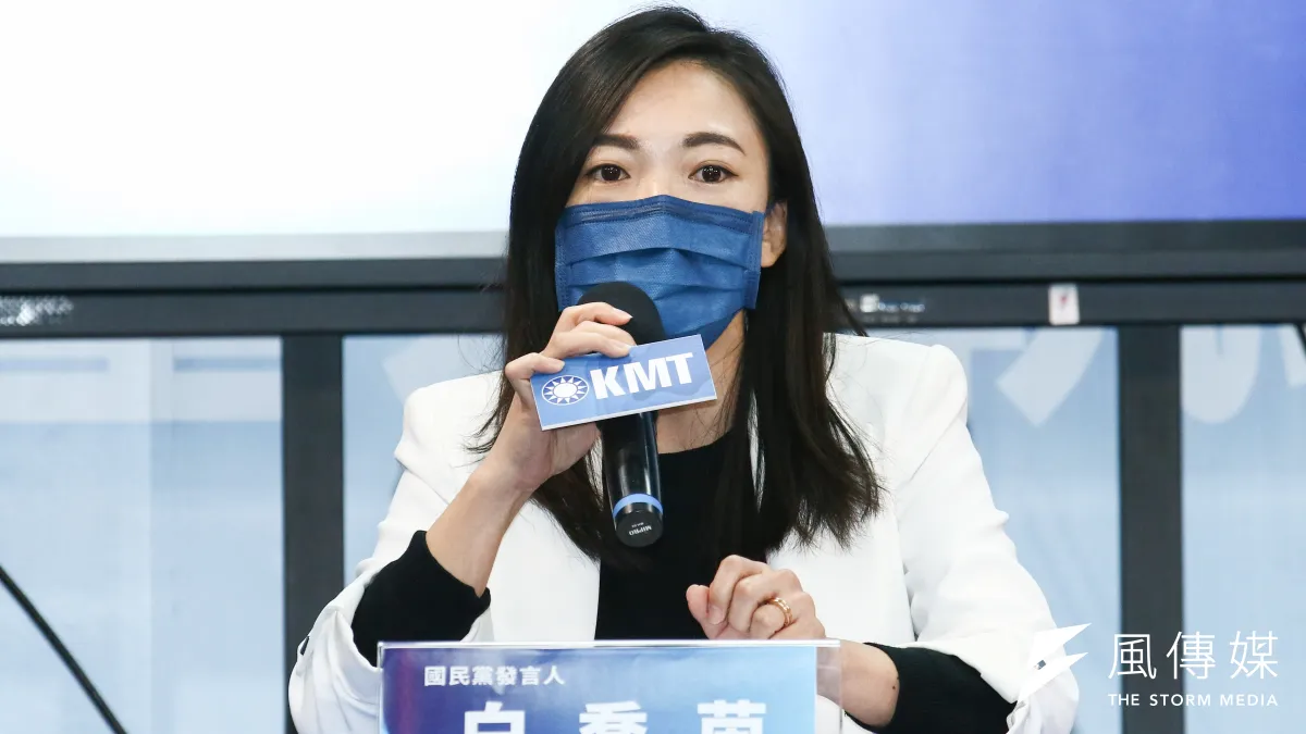 白喬茵列舉民進黨新潮流近年在高雄的布局。(資料照,蔡親傑攝)