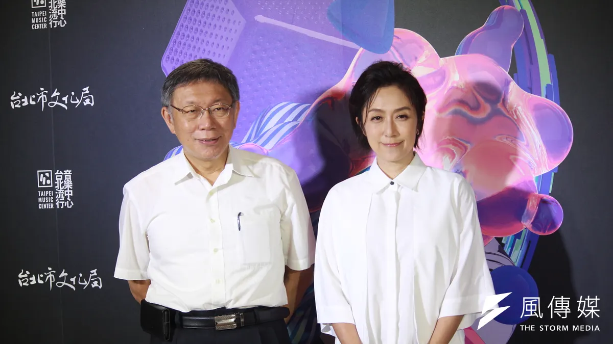 前台北市長、民眾黨總統參選人柯文哲為北流積欠工程款槓上文化部。圖為柯文哲與北流董事長黃韻玲舉行滿載測試。(資料照,方炳超攝)