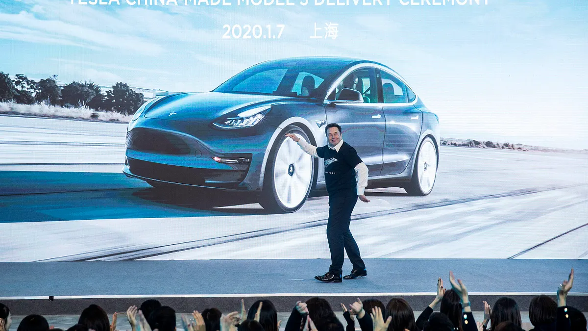 2020年1月7日,美國電動車大廠特斯拉(Tesla)在上海新工廠舉行啟動Model Y電動休旅車計畫的儀式,執行長馬斯克(Elon Musk)主持(AP)