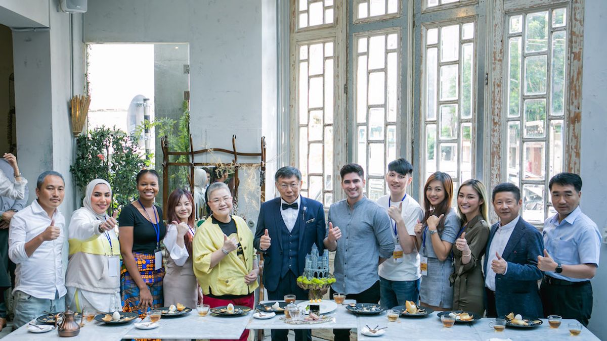 臺北市長柯文哲(左6)、產業發展局林崇傑局長(右2)與知名美食專家胡天蘭(左5)為「潮食尚.世界網紅在臺北」-Trending Tasty Taipei 活動站台。(圖/北市府提供) 臺北市長柯文哲(左6)、產業發展局林崇傑局長(右2)與知名美食專家胡天蘭(左5)為「潮食尚.世界網紅在臺北」-Trending Tasty Taipei 活動站台。(圖/北市府提供)