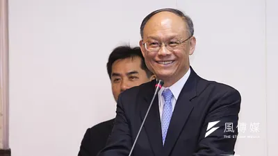 經濟部長鄧振中25日在立法院面對立委質詢何時才能解除限水時,引述水利署官員說法,「大雨再下8次,就可度過難關」。(林韶安攝)