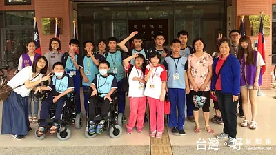 太平國中特教班訪太平分局 警察展柔情溫馨互動