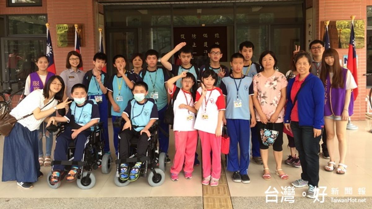 太平國中特教班訪太平分局 警察展柔情溫馨互動 太平國中特教班訪太平分局 警察展柔情溫馨互動