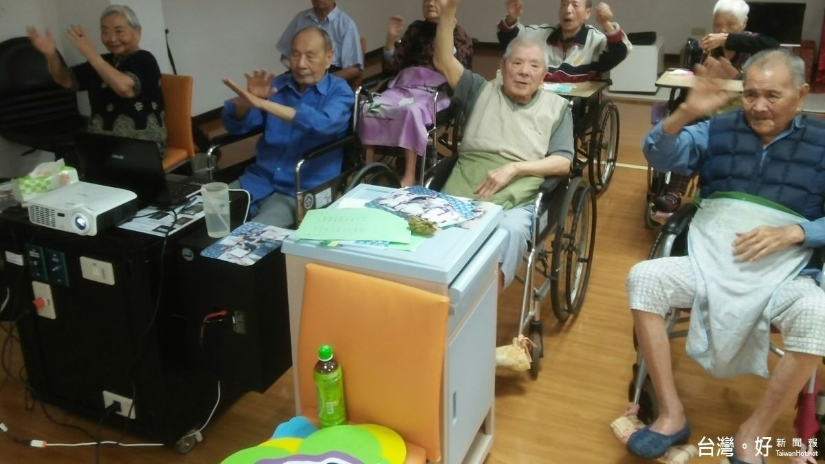 愛的視訊慶中秋 爺孫共渡天倫樂 愛的視訊慶中秋 爺孫共渡天倫樂