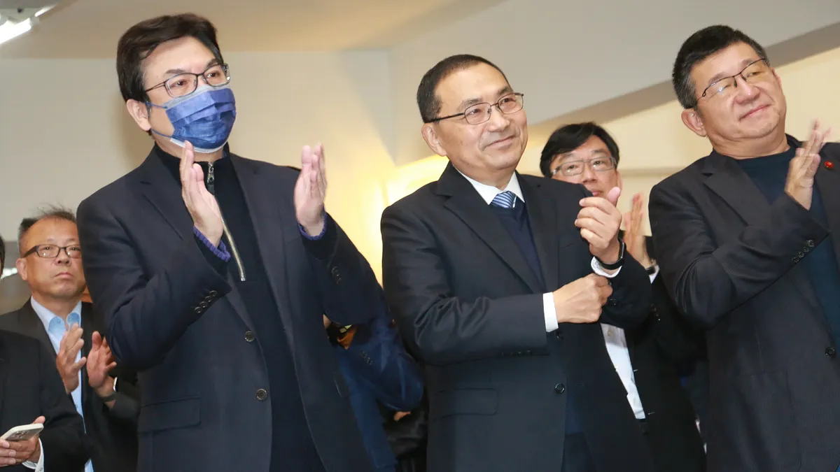 副市長劉和然(左)表示自己節奏與態度一直沒變,會繼續專注在副市長的崗位把工作做好、把市政顧好,靜待黨中央公平的程序和機制。(資料照/李梅瑛攝) 副市長劉和然(左)表示自己節奏與態度一直沒變,會繼續專注在副市長的崗位把工作做好、把市政顧好,靜待黨中央公平的程序和機制。(資料照/李梅瑛攝)