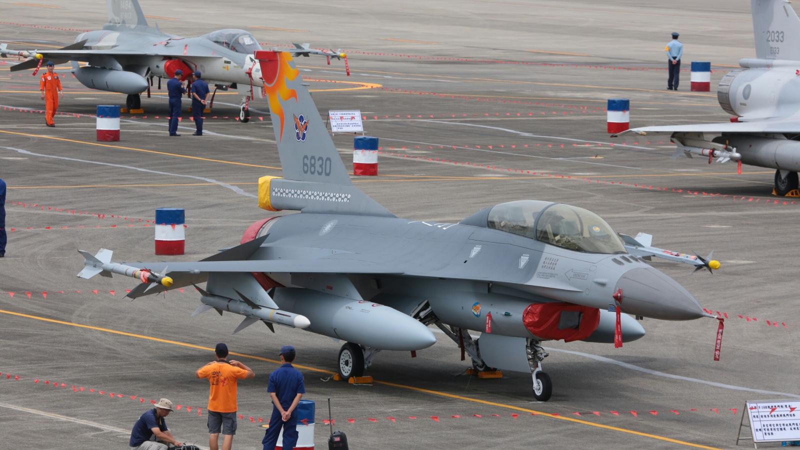 巴國飛官稱「殲-10CE輾壓F-16」 張延廷揭決勝關鍵:先下手為強