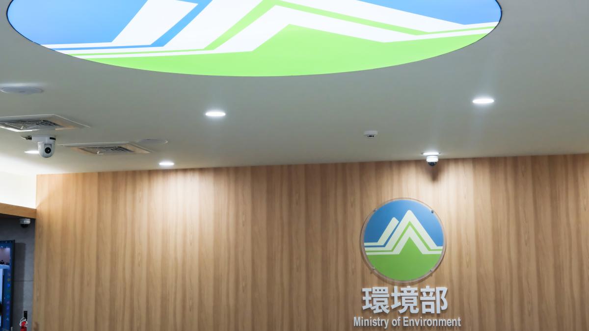 犧牲完藻礁輪到白海豚?中油第二海管環評補件再審 環團批:破壞近海生態