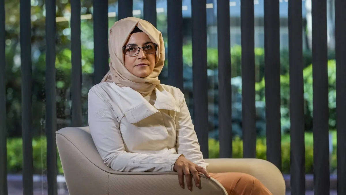 2022年7月,沙烏地阿拉伯異議記者哈紹吉的未婚妻堅吉茲(Hatice Cengiz)接受美聯社專訪(美聯社)